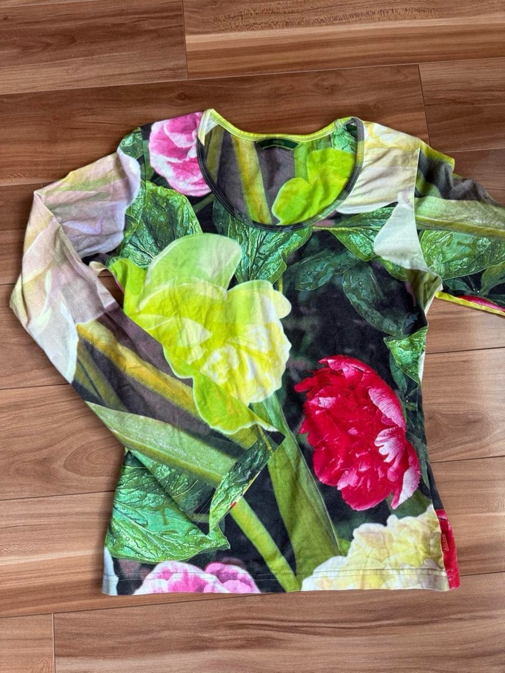 Rare-Vintage Oilily “art-to-wear” floral long sleeve